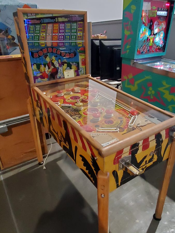 1948 United Rondeevoo at Pinball Hall of Fame Pinball Museum, info/pictures